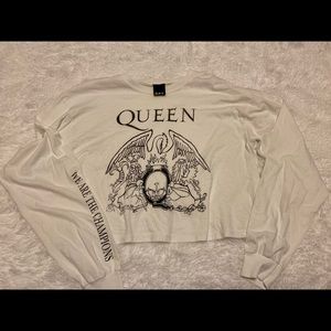 Queen cropped long sleeve t-shirt